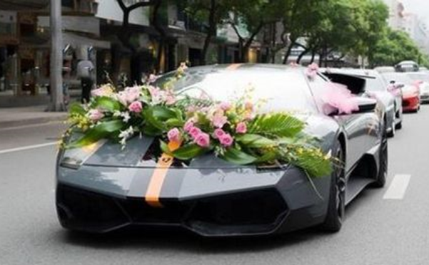 婚车一般用几辆 婚车一般什么颜色