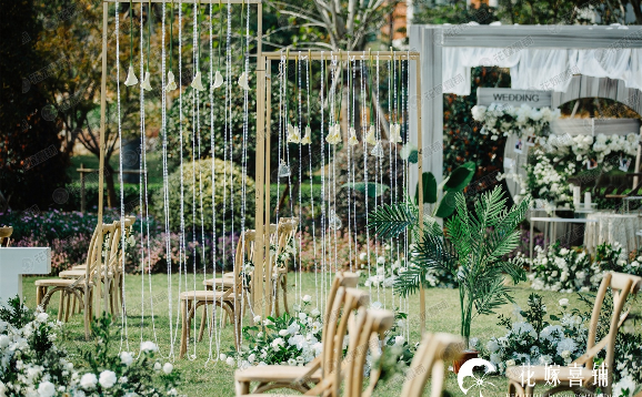 草坪婚礼布置现场 草坪婚礼布置技巧