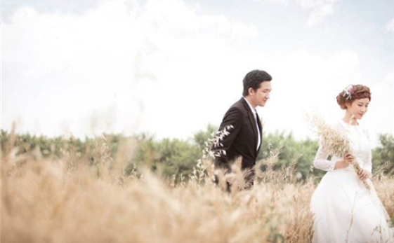 外景婚纱摄影地怎么选 拍外景婚纱照要注意什么
