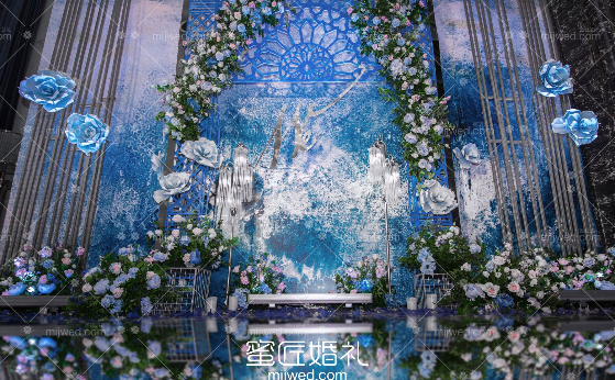 豪华婚礼现场如何布置 豪华婚礼现场布置效果图