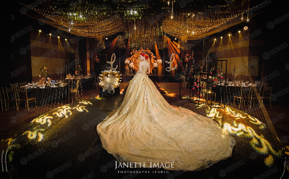 奢华婚礼怎么布置 奢华婚礼现场布置图