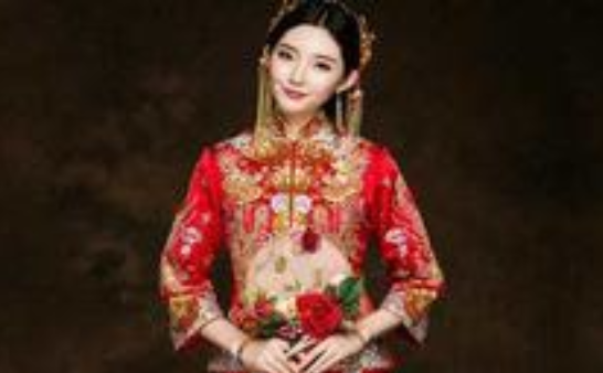 新娘敬酒的时候穿什么比较好 敬酒时新娘穿什么衣服