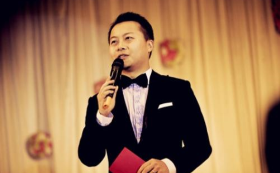 自己主持婚礼主持词 新郎自己主持婚礼台词