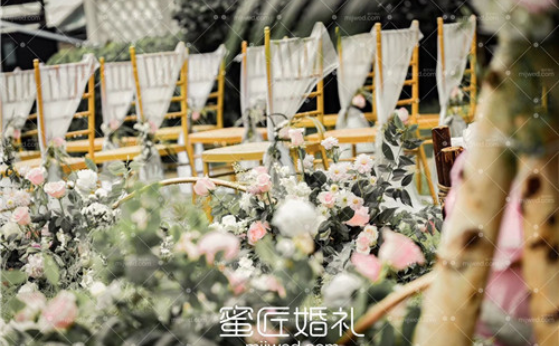 草坪婚礼现场布置 粉色草坪婚礼策划