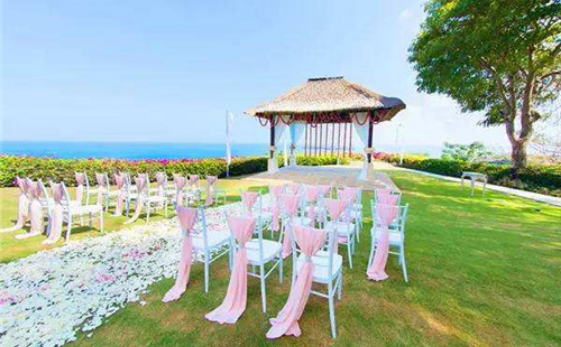 沙滩婚礼布置 沙滩婚礼现场布置图片