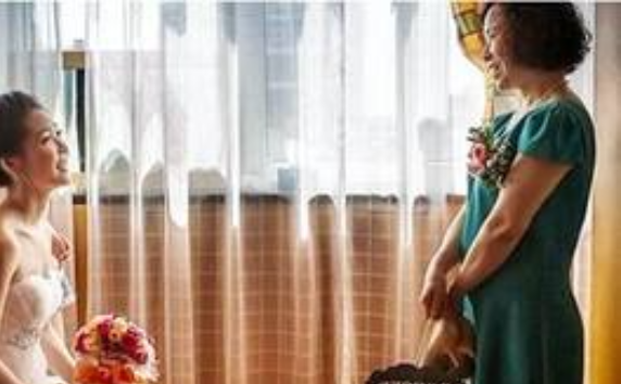 婚礼上妈妈装选择技巧 婚礼婚宴妈妈装