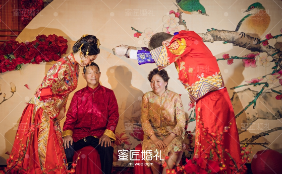 婚礼改口主持词 婚礼敬茶改口主持词