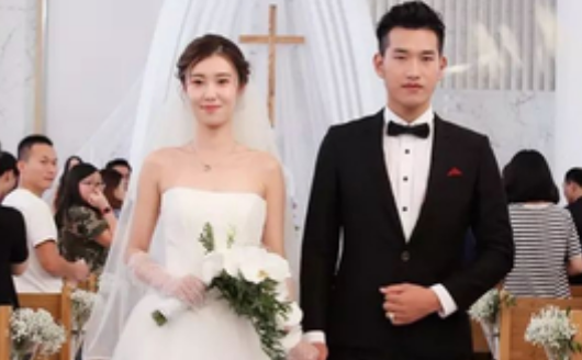 教堂婚礼适合什么婚纱 什么婚纱适合教堂婚礼的