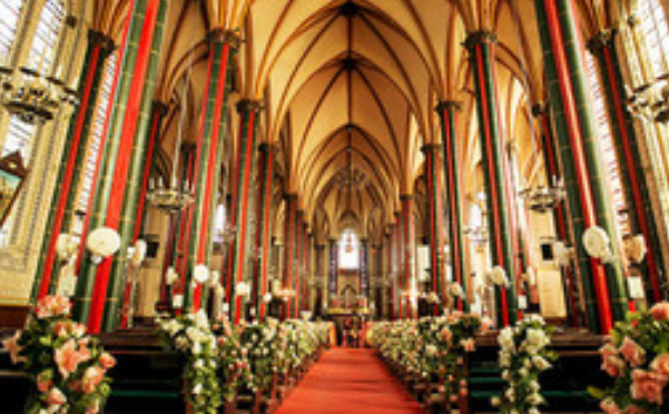 去教堂参加婚礼穿什么好 参加教堂婚礼衣着要求