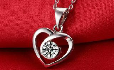 男朋友送女朋友项链代表什么 男生送女生项链能收吗