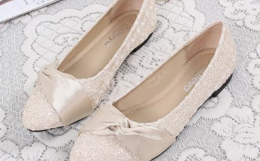 伴娘鞋应该怎么选 伴娘鞋穿什么颜色合适