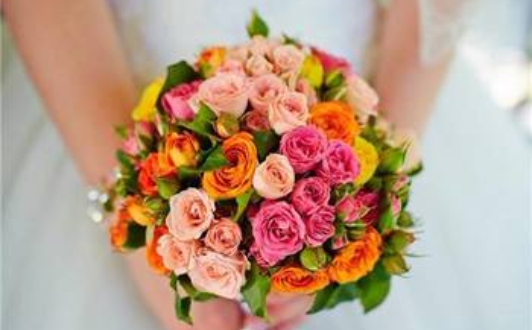 新娘手捧花是新郎带来吗 手捧花有哪些讲究