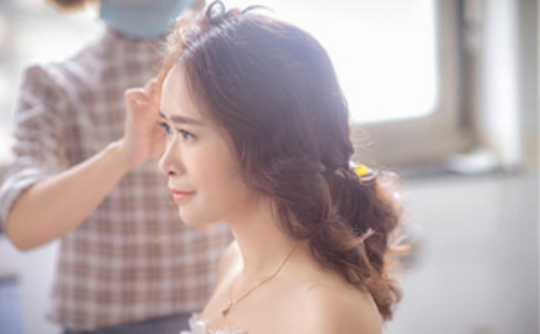 为什么婚礼跟妆这么贵 看完你就知道了