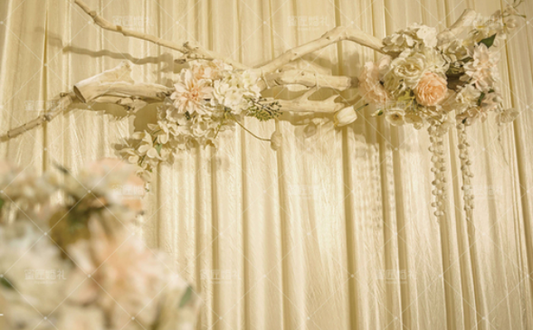 手捧花经常使用哪些花来制作 这些手捧花的花语是什么