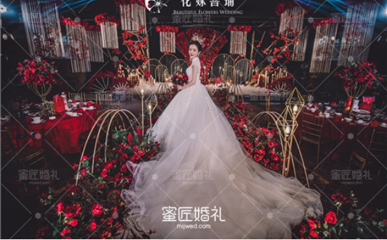 订婚不能穿的颜色 订婚当天女方穿衣打扮