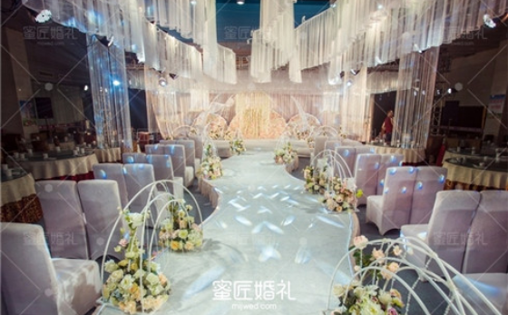 婚礼上婆婆穿什么服装好 结婚婚礼服装搭配