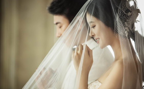 拍婚纱照的姿势与表情 拍婚纱照的姿势技巧