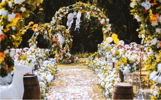 本人结婚朋友圈怎么发 简洁朋友圈宣布结婚邀请