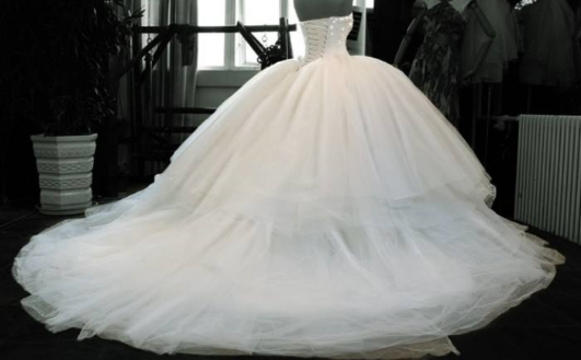 现在买一套婚纱多少钱 订做一套婚纱多少钱