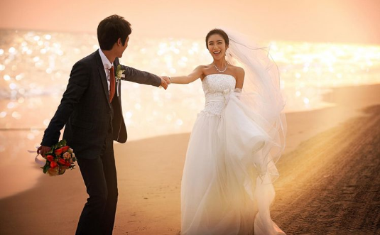 济南婚纱照多少钱一套 2019年济南婚纱摄影价格表