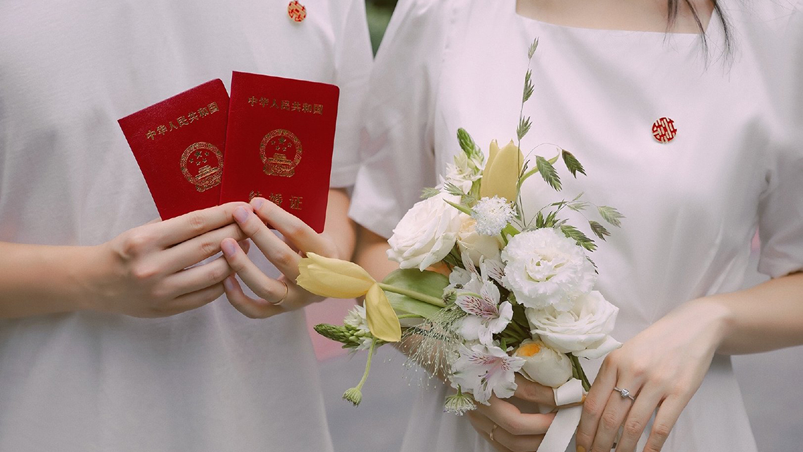 民政局的工作人员都说：这样的领证太有仪式感了！