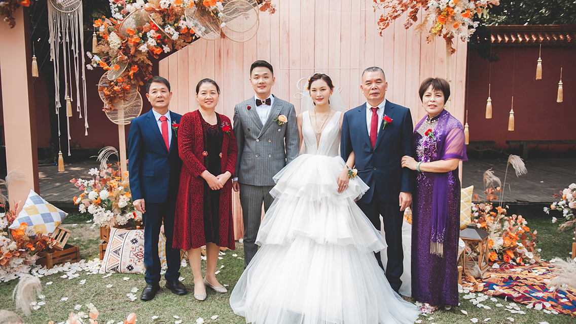 备婚干货|婚礼上爸妈该穿什么？怎么搭配？我都替你找好了~