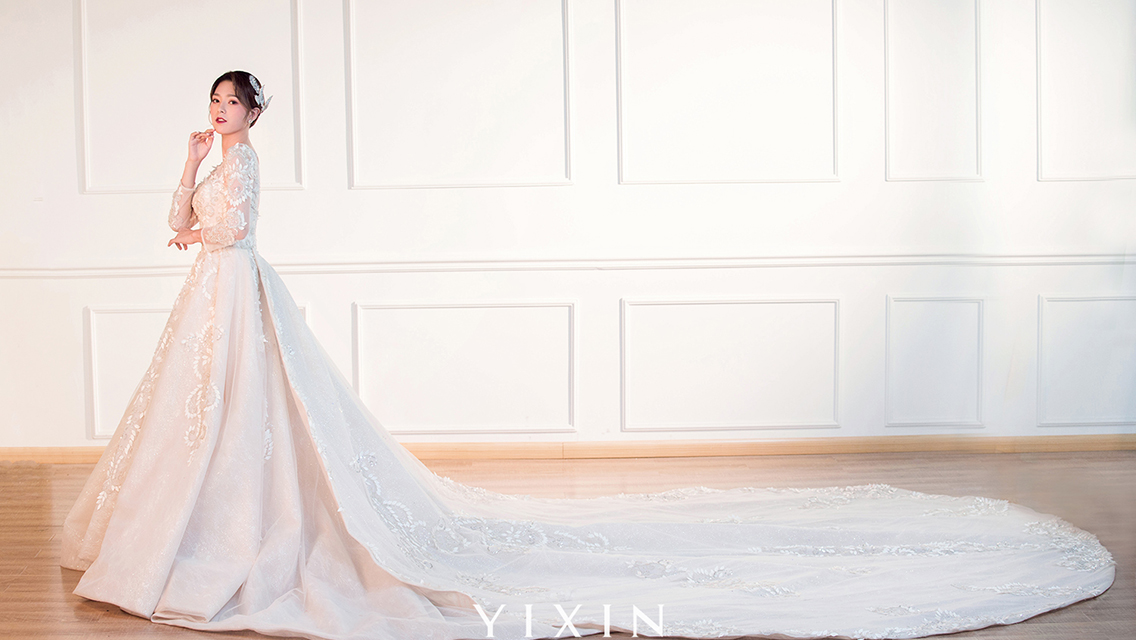 风格不搭、配饰突兀......婚礼上的穿搭误区，快来避雷！