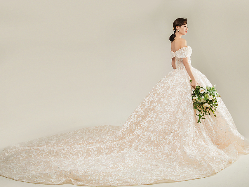 微胖新娘穿什么婚纱最显瘦，根据身材选婚纱才是关键