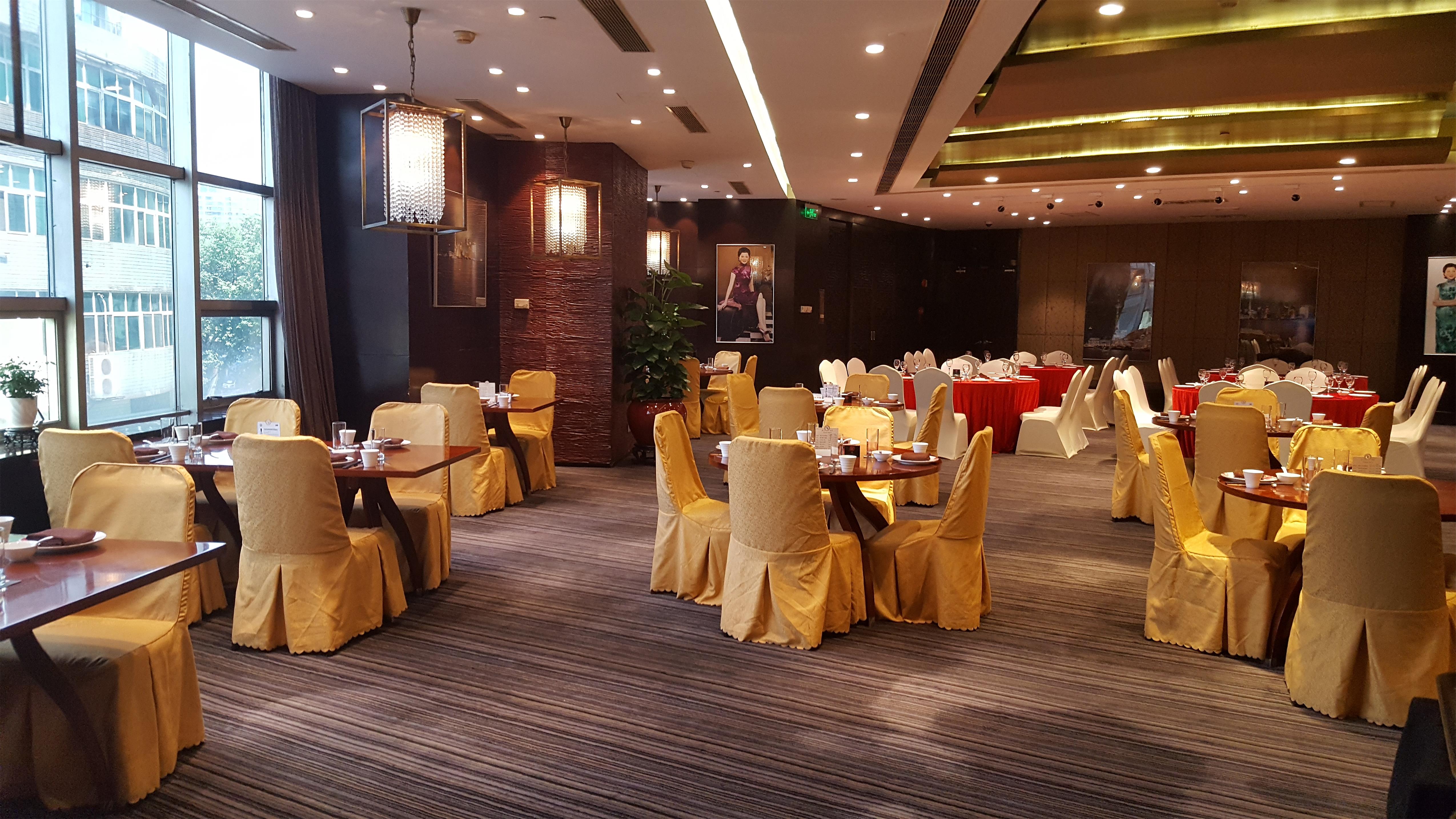 5m 柱子 1 形状 低消 2088元/桌 酒店简介 武汉锦庐中餐厅位于汉口