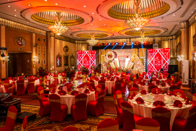 [青岛颐中皇冠假日酒店]婚宴预订-酒席价格-怎么样-菜单(图)-青岛蜜匠