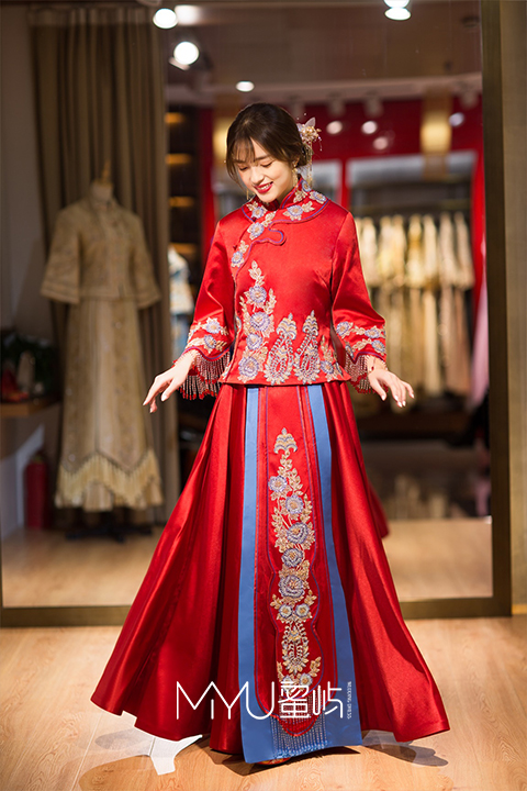 中式嫁衣中国红手工刺绣秀禾服