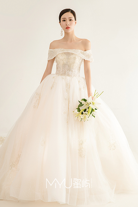 新娘婚纱一字肩蕾丝刺绣大拖尾仪式纱