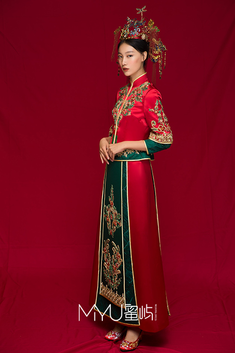 中式嫁衣经典刺绣花纹时尚元素秀禾服