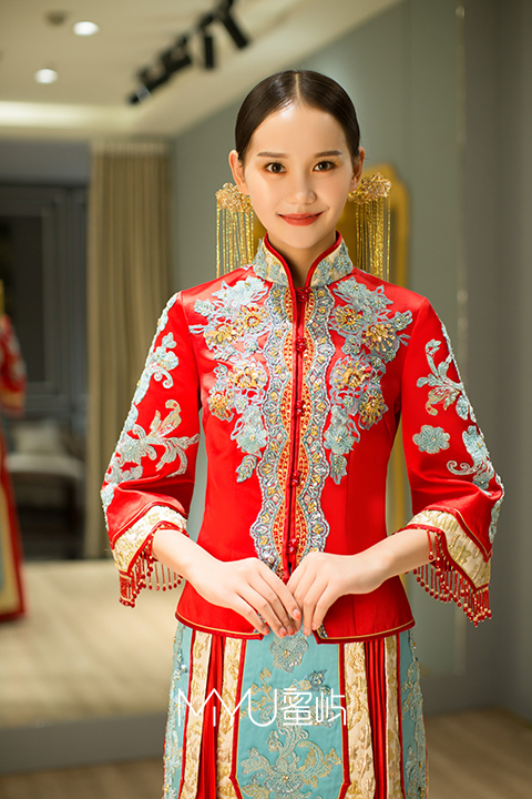 中式嫁衣高设计感撞色秀禾服
