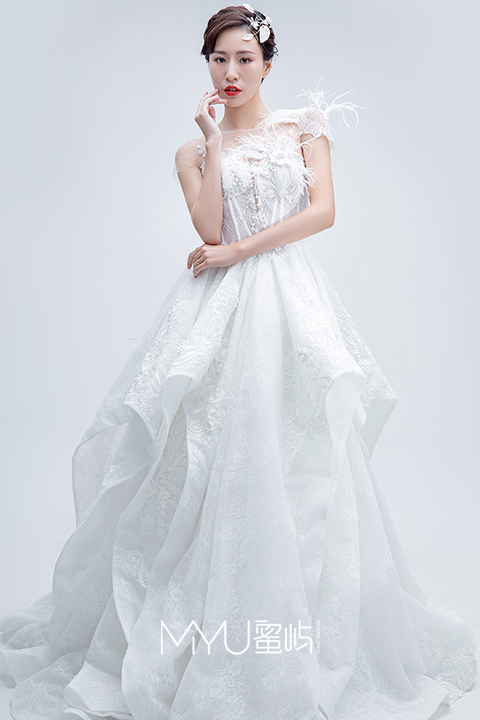 新娘婚纱凤尾刺绣高设计感仪式纱