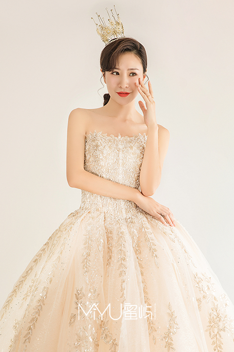 新娘婚纱森系轻纱刺绣仪式纱