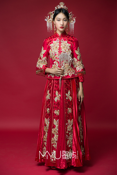 中式嫁衣雅致古典刺绣金丝镶边秀禾服