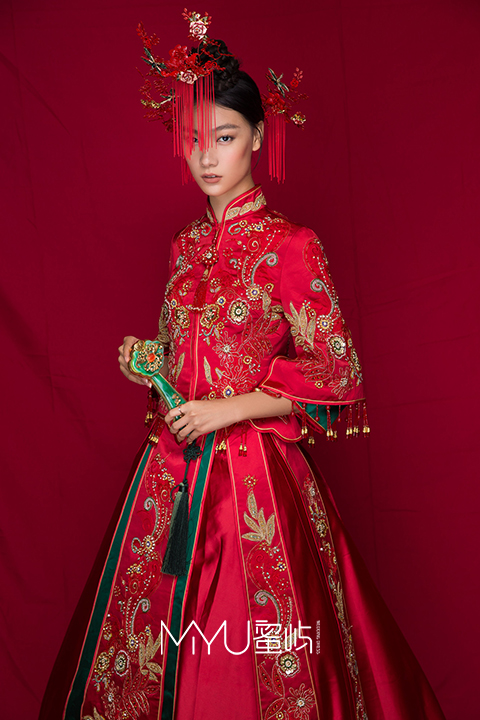 中式嫁衣撞色古典长拖尾秀禾服