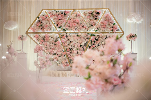 嫁女请柬范文用语 老家嫁女请柬范文