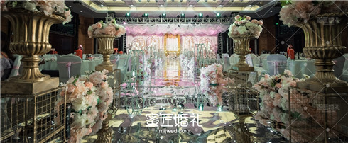 订婚女方本人讲话 订婚宴准新娘简短讲话