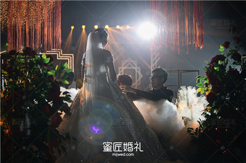 求婚跪左腿还是右腿 求婚跪左腿右腿的区别