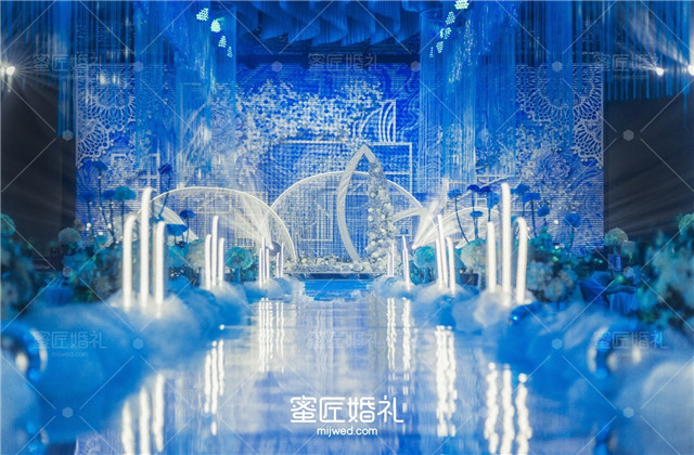 蓝色婚礼主题布置 简约浅蓝色婚礼现场布置