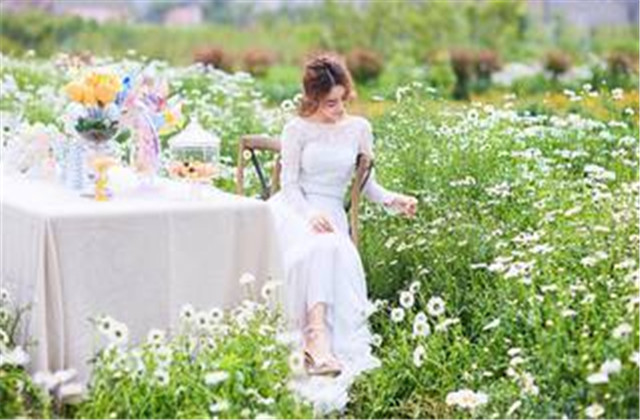 结婚纪念日买什么礼物好 结婚纪念日送媳妇什么