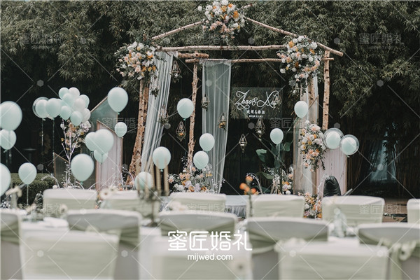 朋友订婚送什么礼物 别人订婚送什么礼物好