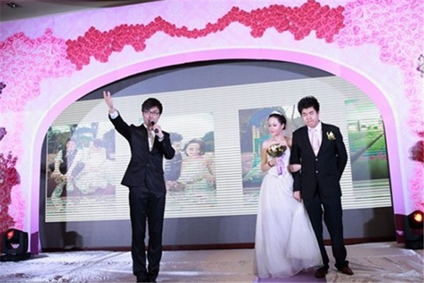 婚礼主持人开场白幽默搞笑 婚礼司仪幽默台词