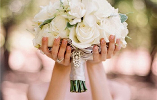 接到捧花后简短发言 接到闺蜜捧花后上台发言