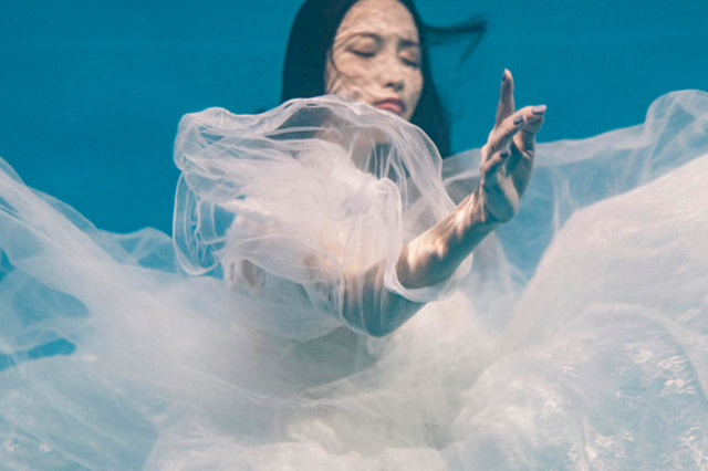 青岛水下婚纱照怎么拍 青岛拍婚纱照几月好