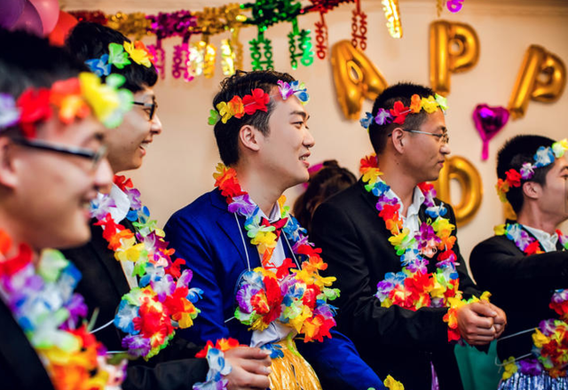 伴郎迎亲叫门话术 接亲时伴郎团口号押韵