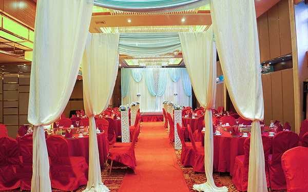婚礼宴会厅该如何布置 婚礼宴会厅布置注意