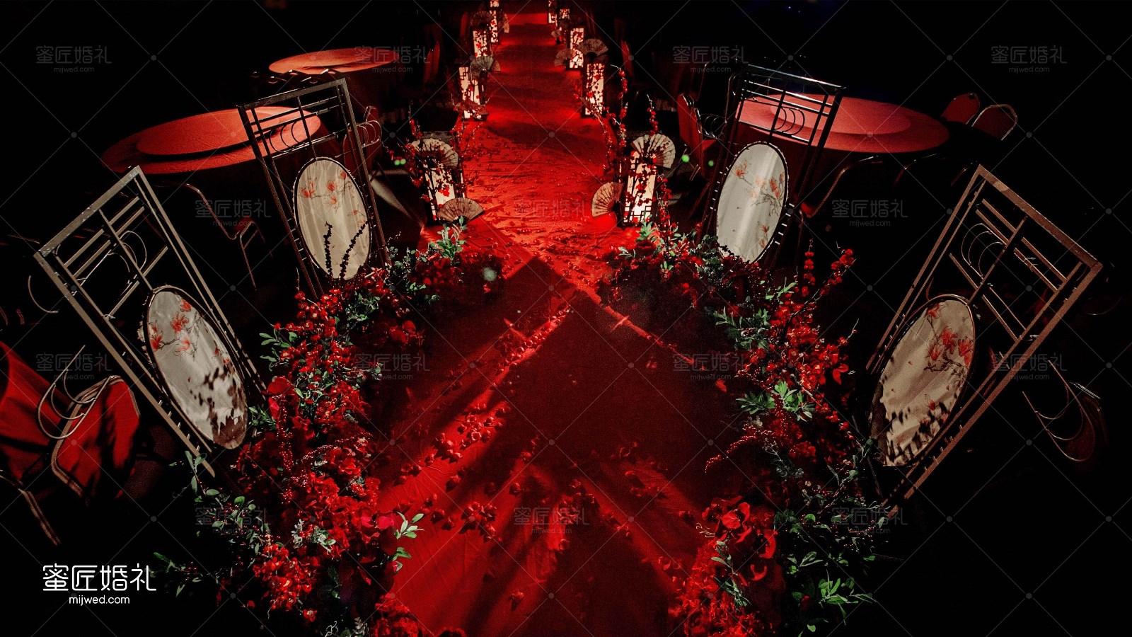 黑红色主题婚礼怎么布置　黑红色主题婚礼布置技巧